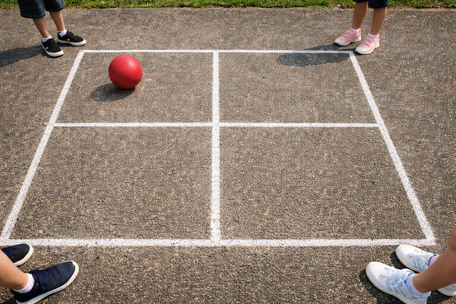 how to play four square