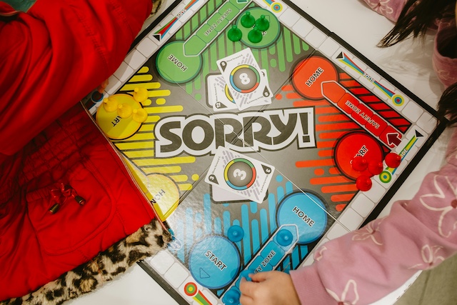 how to play sorry!